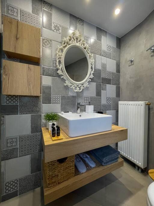 Just Live Apartment Triovasalos Ngoại thất bức ảnh
