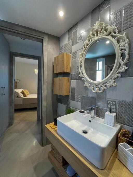 Just Live Apartment Triovasalos Ngoại thất bức ảnh
